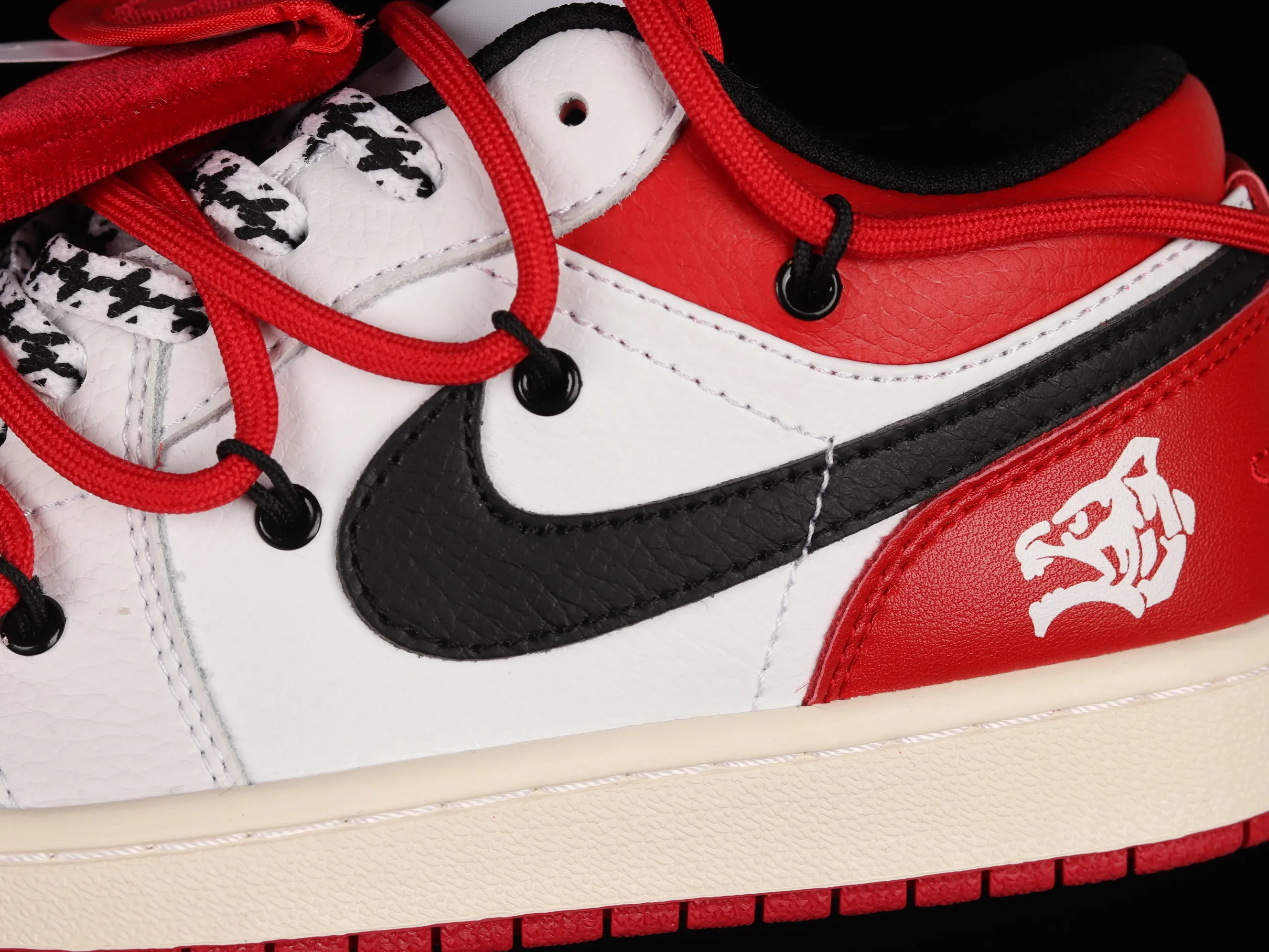 All categories Air Jordan Jordan series basketball shoes Air Jordan 1 Low Air Jordan 1 Low AJ1 Joe 1 customized version Vibe flavor deconstruction sports culture basketball shoes 553558-186